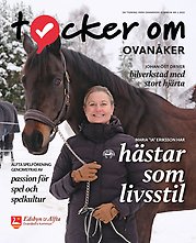 Omslag till tidningen Tycker om Ovanåker nr 2, 2023. Porträtt av Maria Eriksson iförd vinterjacka. Bakom henne står en mörkbrun häst med huvudet över hennes axel. I bakgrunden ligger snö på marken och träden och en annan häst skymtas bakom en hage. Längst upp står rubriken "tycker om Ovanåker - En tidning från Ovanåkers kommun nr 2 2023". Runtom Maria och hästen står rubrikerna "Maria "Ia" Eriksson har hästar som livsstil", "Johan Öst driver bilverkstad med stort hjärta" och "Alfta Spelförening genomsyras av passion för spel och spelkultur".